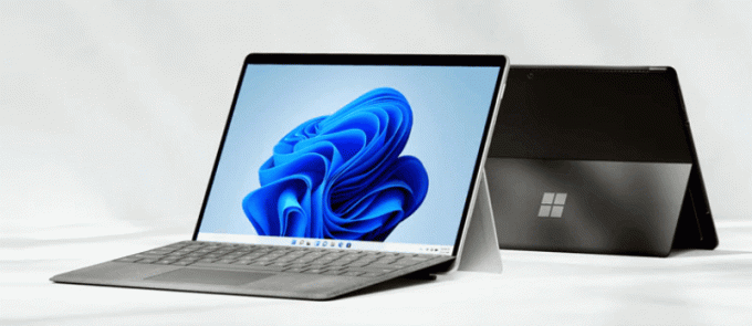 Banner Surface Pro 8